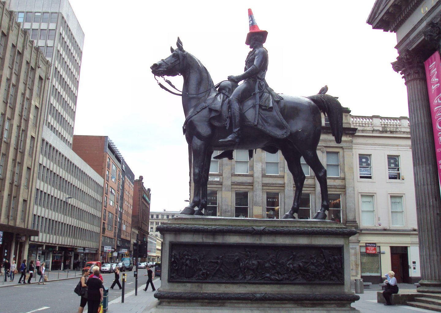 "Statue of Wellington, mounted, Glasgow - DSC06285" by Rept0n1x - Own work. Licensed under CC BY-SA 3.0 via Commons - https://commons.wikimedia.org/wiki/File:Statue_of_Wellington,_mounted,_Glasgow_-_DSC06285.JPG#/media/File:Statue_of_Wellington,_mounted,_Glasgow_-_DSC06285.JPG