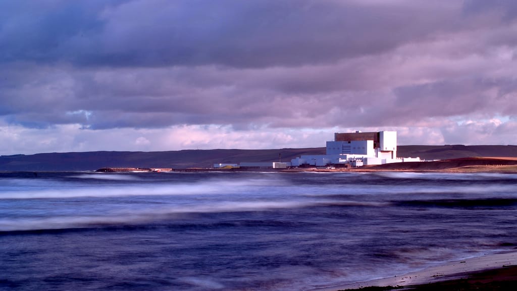 Cracks cause Torness nuclear plant to close early