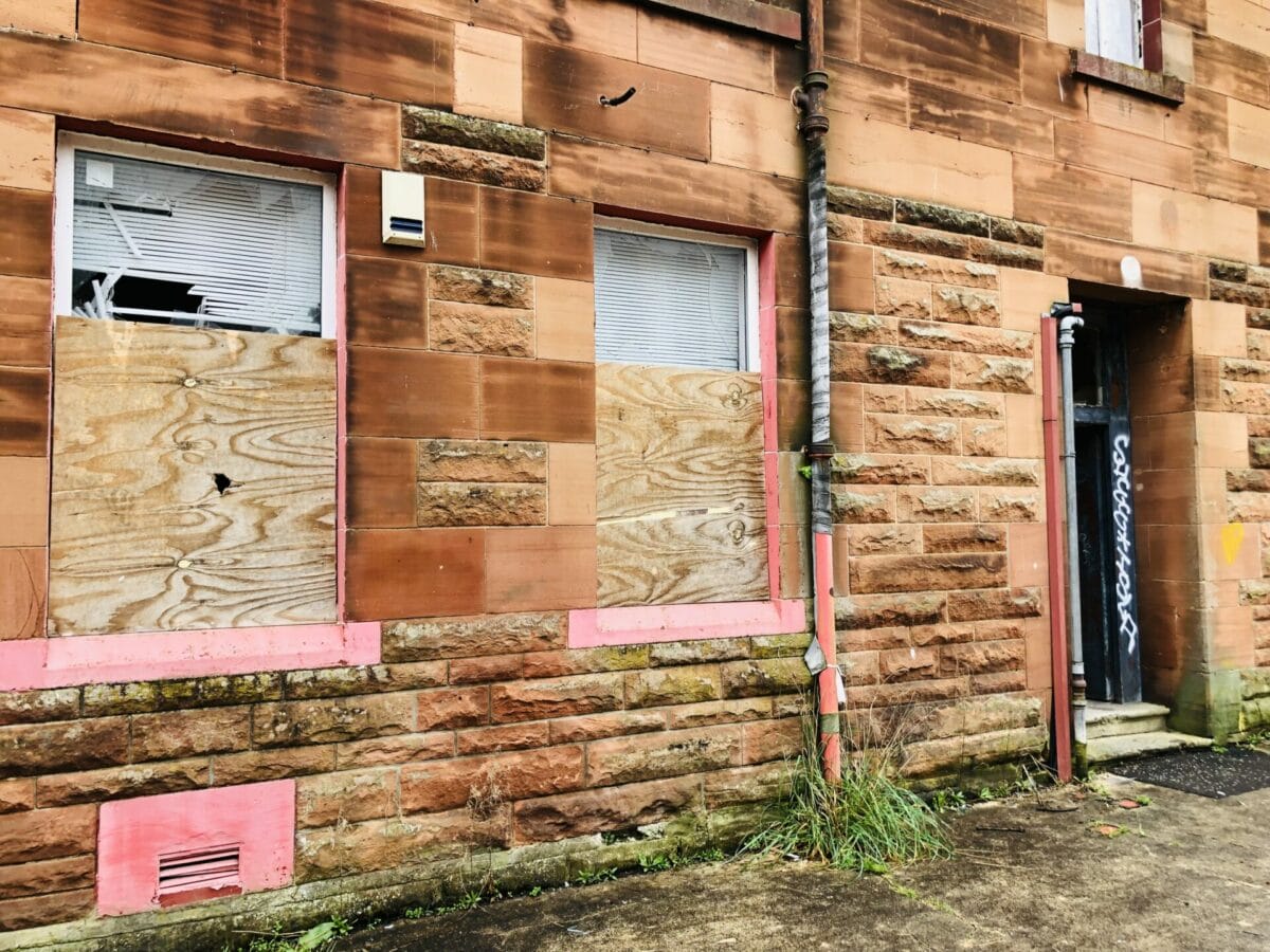 Concerns raised after refugee family housed in derelict estate 5